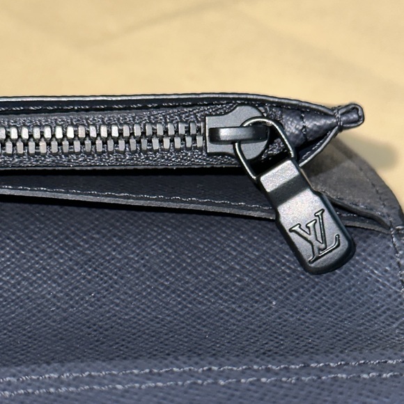 Louis Vuitton monogram ink upside down LV brazza travel wallet organizer - Picture 10 of 13